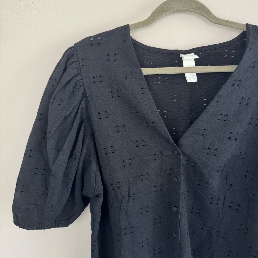 H&M Black Eyelet Cropped Button Down Short Puff Sleeve Cardigan Top Size XL - Picture 2 of 7
